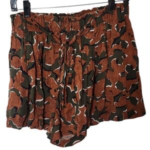 Kori Camo Flowy Tie Waist Shorts‎ Nwot Size Large